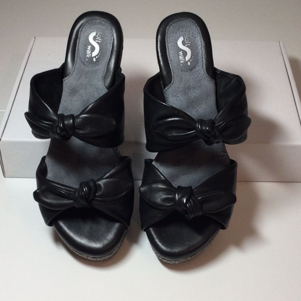 Softwalk Women’s Sunnyvale Black Leather Wedge Sandal.
